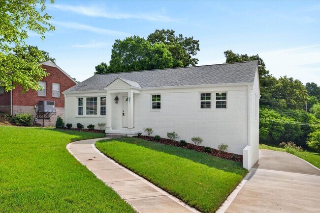 Building Photo - Beautiful Renovated 4 Bedroom Home For Rent With a Large Bonus Room!