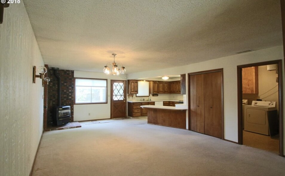 Great Room - 7212 N Hodge Ave