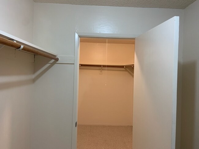 Building Photo - One Bedroom Condo Available in Watergate C...