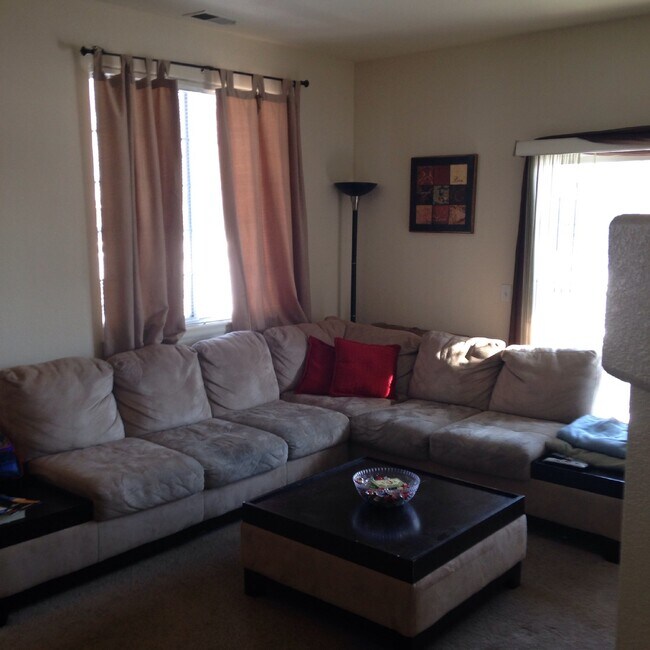 Building Photo - Beautiful 2BR/2BA Condo in Parkfield Lake!...
