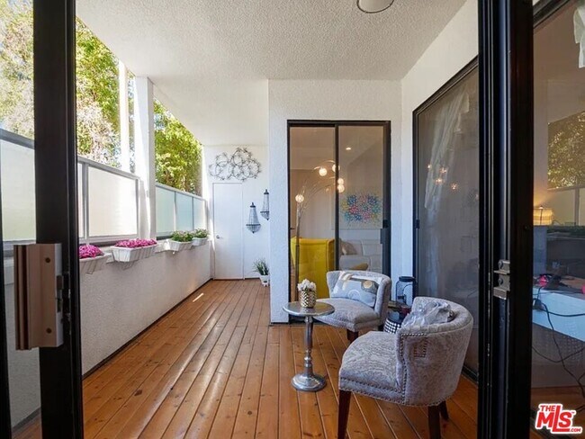 Building Photo - 2276 S Beverly Glen Blvd