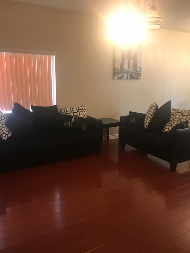 Building Photo - 14655 Vanowen St