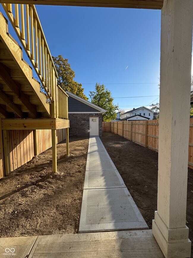 Building Photo - 225 N Hamilton Ave