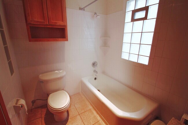 Building Photo - 2927 N Newhall St