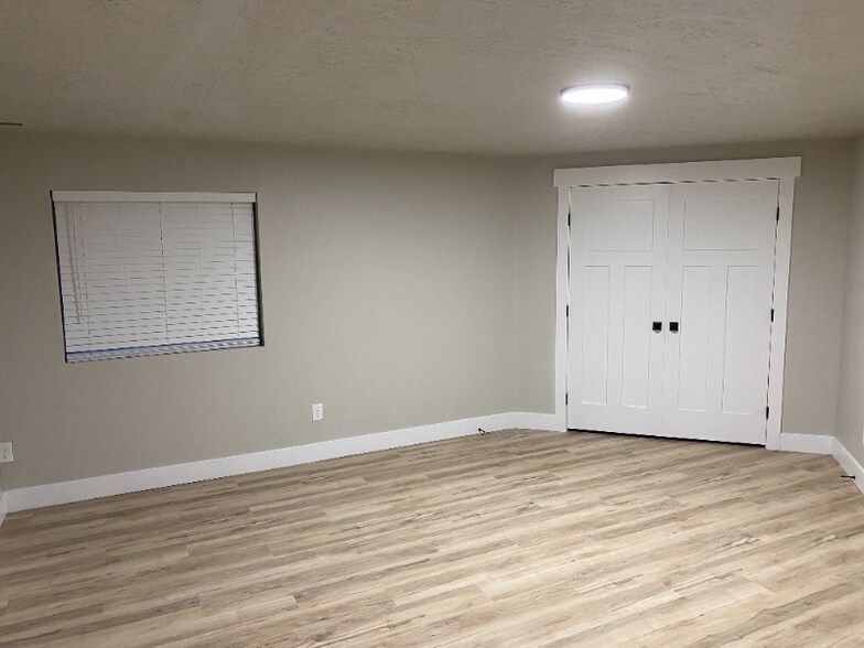 Building Photo - 2265 S Linda Wy