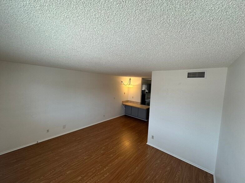 Building Photo - 2152 Riviera Blvd