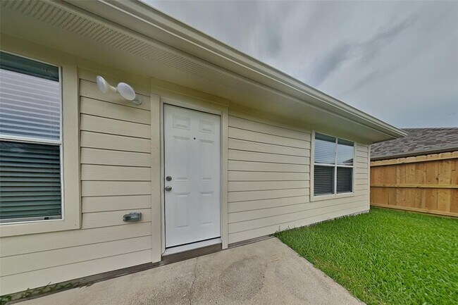 Building Photo - 22447 Stamford Brook Ct
