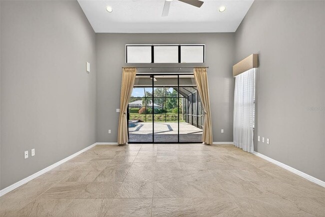 Building Photo - 8455 Woodbriar Dr