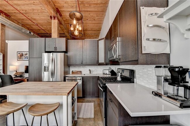 Building Photo - 170 Boulevard SE