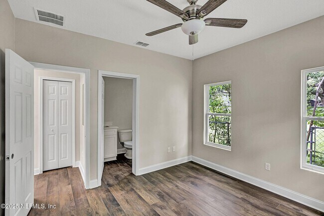Building Photo - 2291 Clemente Dr
