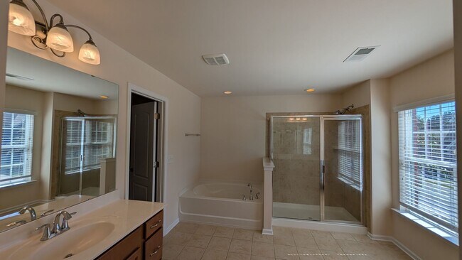 Building Photo - 4848 Pepper Dr