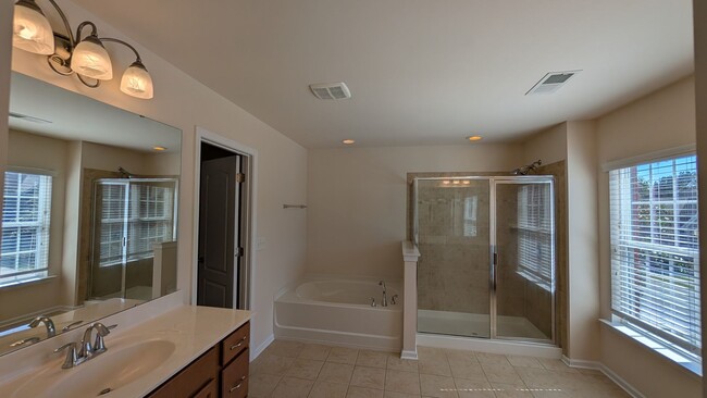 Building Photo - Stunning 7 Bedroom House with a Loft and Updated Kitchen in Harrisburg