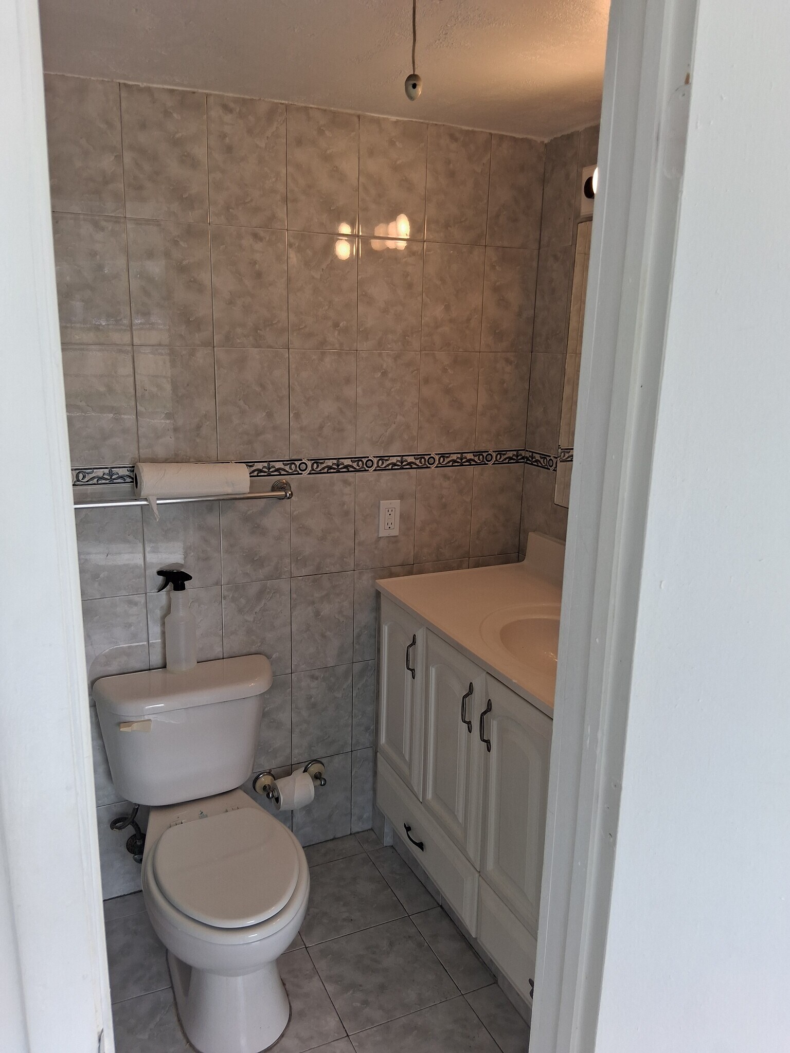 Building Photo - 1605 NE 185th St