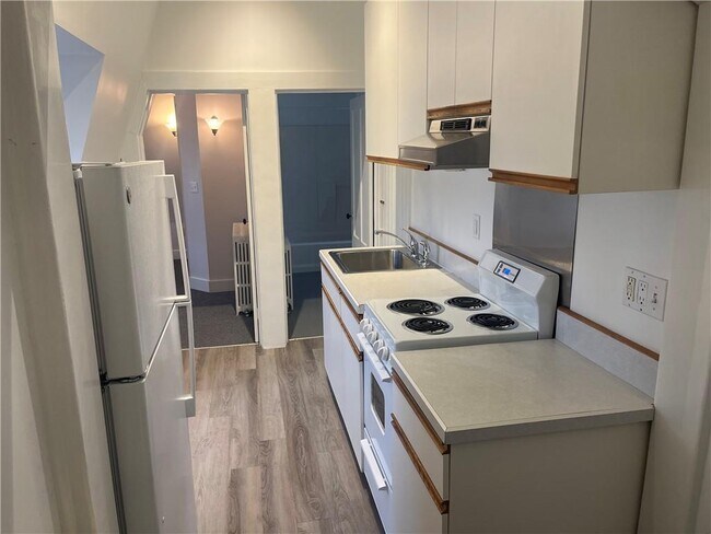 Building Photo - 14 Kay St