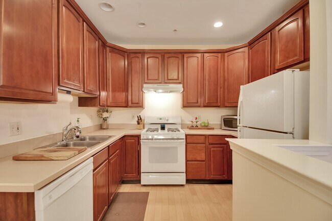 Building Photo - 360 Oswego Ct