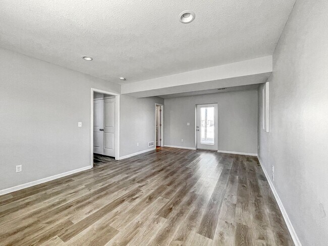 Building Photo - Spacious 3BR Home in Raymore, MO | Garage & Pet-Friendly