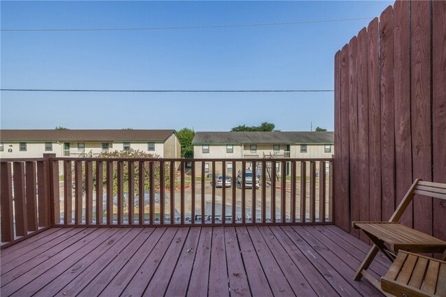 Building Photo - 805 San Pedro Dr