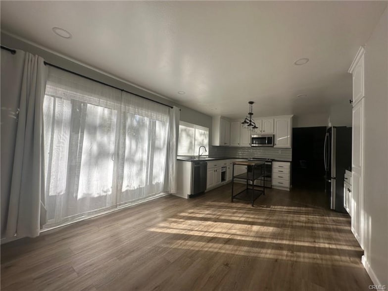 Building Photo - 10416 Larwin Ave