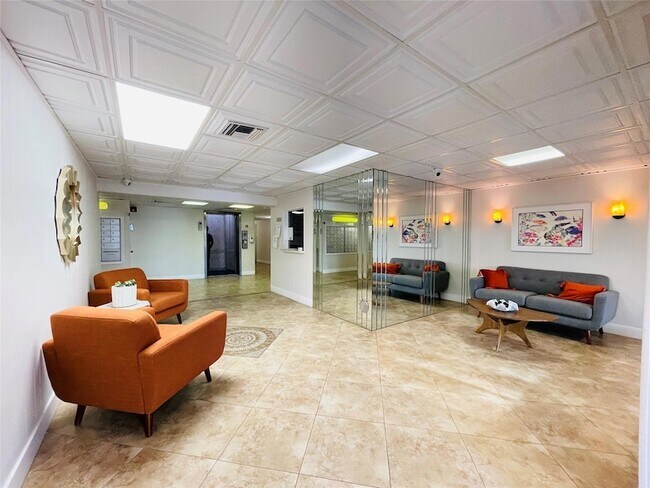 Building Photo - 400 N Riverside Dr