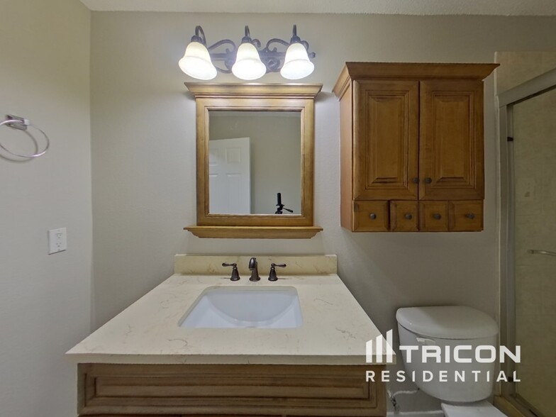 Building Photo - 4423 Hamlet Ct