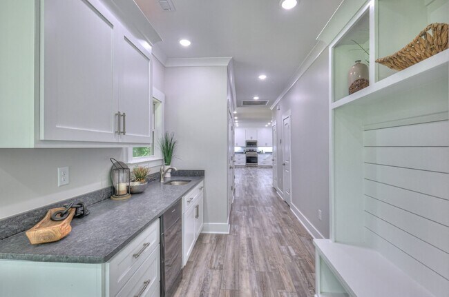 Building Photo - 3931 Taylors Store Rd