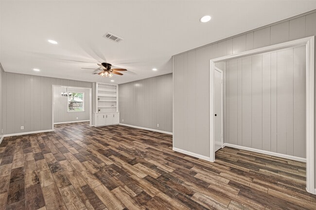 Building Photo - 1203 Bernard Ave