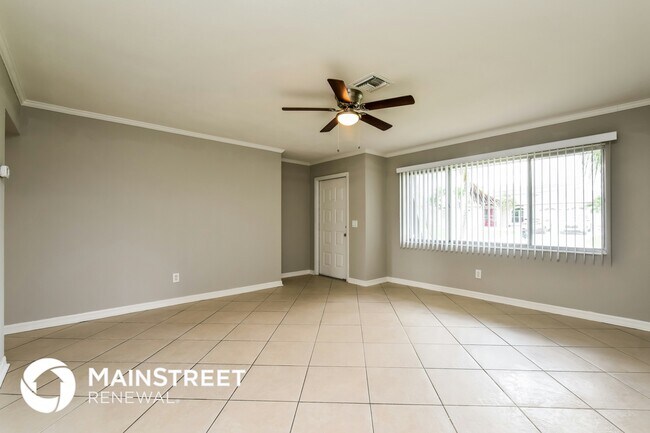 Building Photo - 1122 SE 17th St