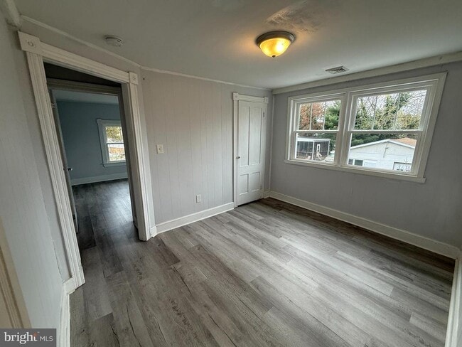 Building Photo - 1036 S Spring Rd