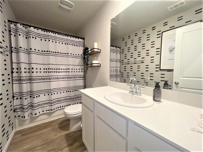 Building Photo - 5609 Bellissima Way