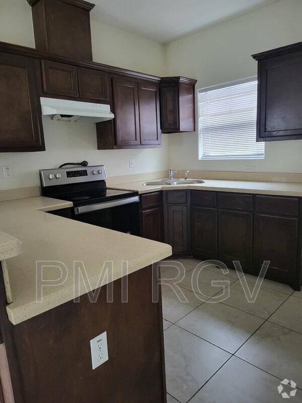 Building Photo - 407 Lotto Ln