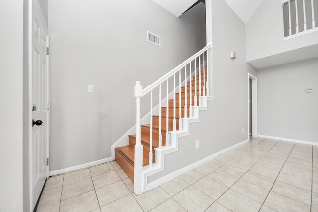 Building Photo - 115 Squires Bend