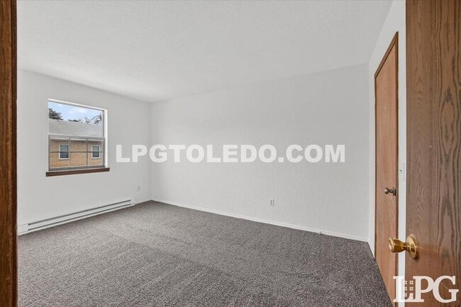 Building Photo - 1230 Bedford Woods Dr