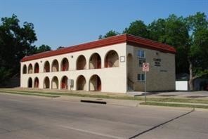 Primary Photo - 811 S Mesquite St