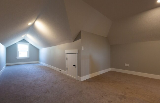 Building Photo - Charming Fully Renovated Home in the Heart of Southeast Portland