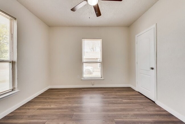 Building Photo - 2818 Oakdale St