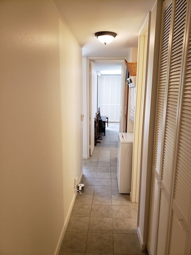 Building Photo - Fully furnished  1 year lease max. , 2 bedroom, 2 bath 2nd floor unit in the Poinciana Manor