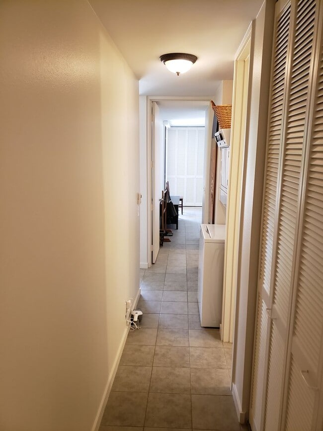 Building Photo - Fully furnished  6 month  lease , 2 bedroom, 2 bath 2nd floor unit in the Poinciana Manor