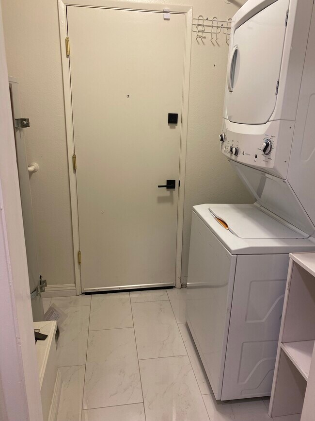 Building Photo - 16872 Cod Cir