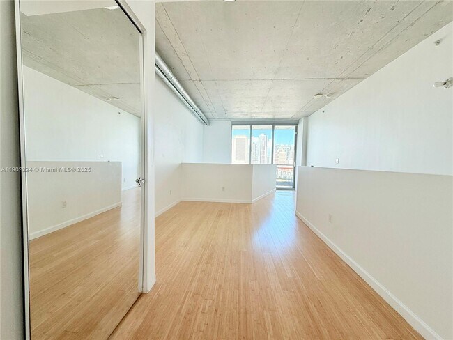 Building Photo - 690 SW 1st Ct