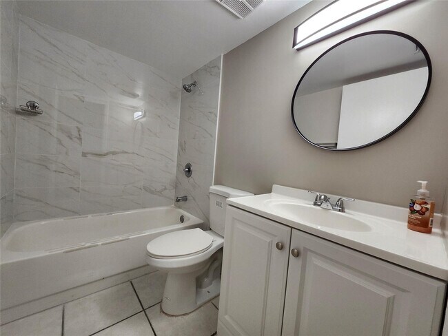 Building Photo - 545 Trace Cir