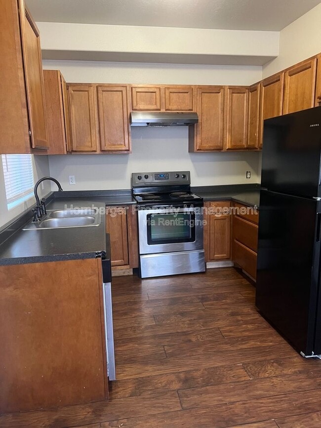 Building Photo - 803 W Knox Ave