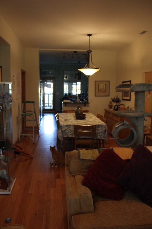 Building Photo - 2137 N Oakley Ave