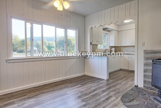 Building Photo - 3 Bed, 1.5 Baths Home in Yacolt