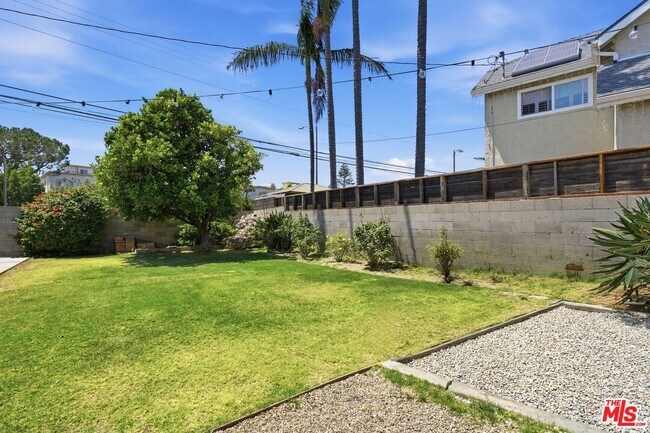Building Photo - 7407 Naylor Ave