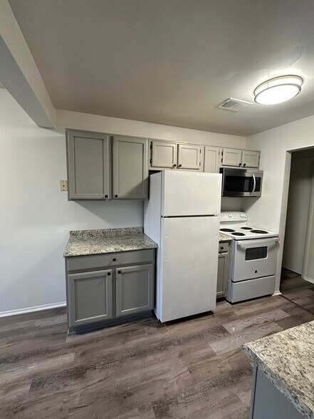 Building Photo - 8131 Needwood Rd