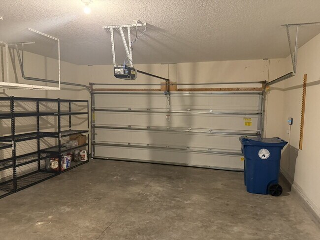 Building Photo - For Rent- Beautiful Home with 4 Bed, 2.5 Bath, PLUS a loft in Northside Jacksonville!