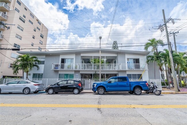 Building Photo - 7640 Carlyle Ave