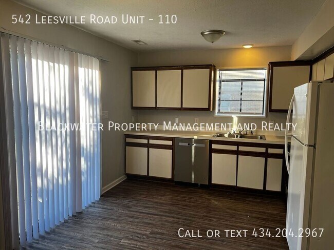 Building Photo - 2 Bedroom Townhome in Heritage Court!