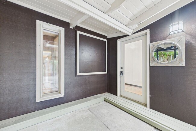 Building Photo - 2910 Greenbriar Ln