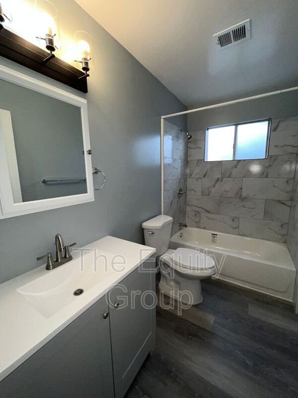 Building Photo - 3427 S Woodland St